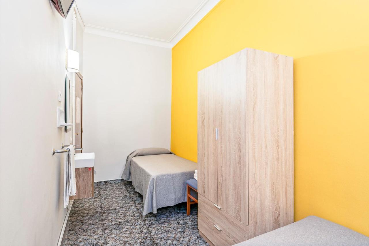 Habitación Triple Económica con baño compartido